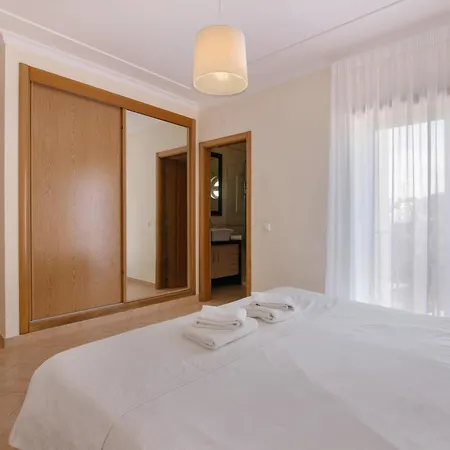 Thiago Holidays Apartment *